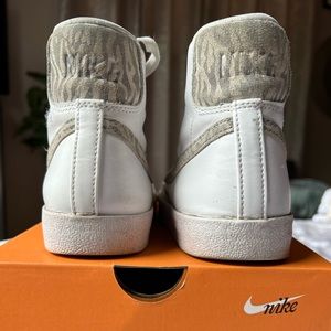 Nike Blazer Mid ‘77 white & grey zebra.